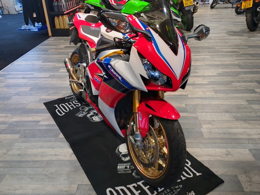 Honda HRC 1000cc Fireblade 2016